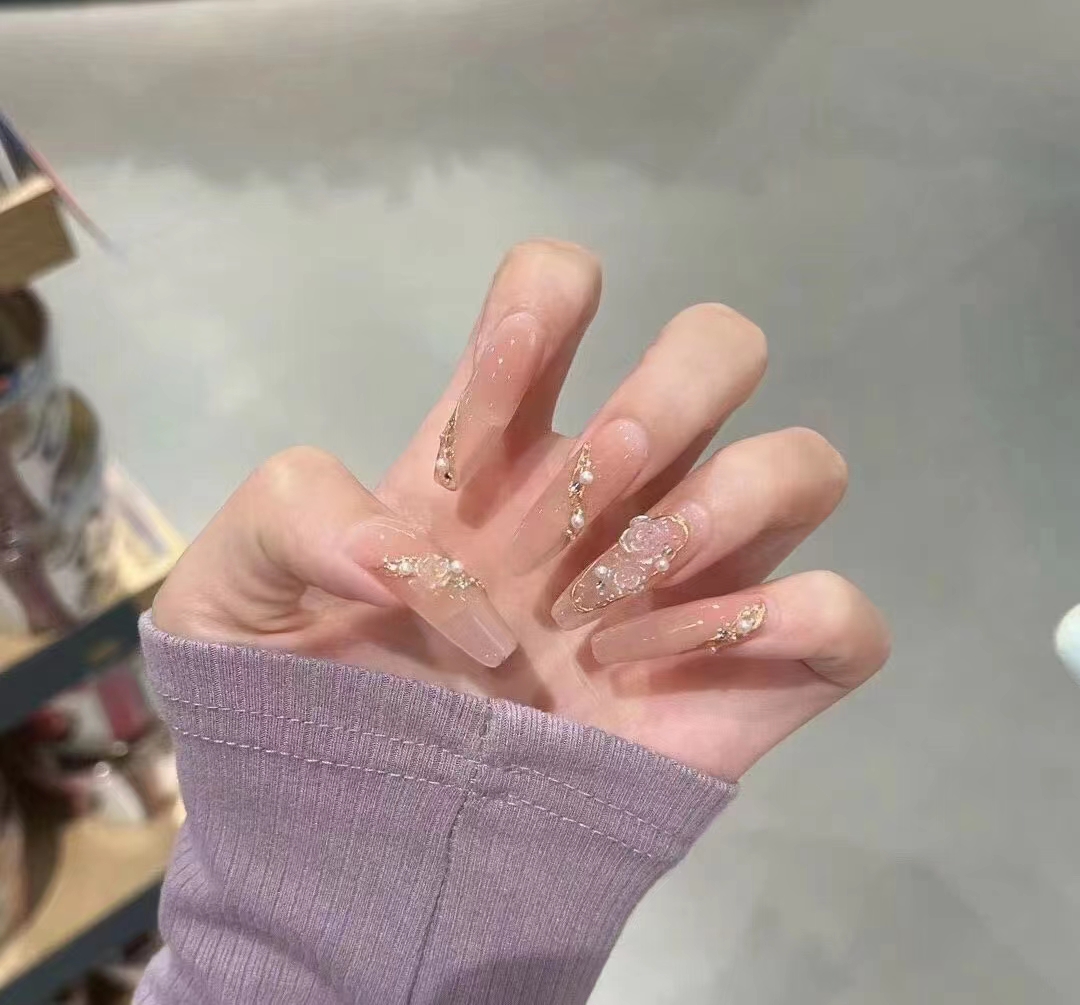 《延长镶嵌浮雕美甲》