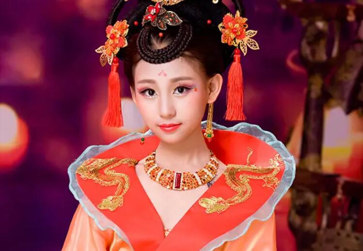 影视化妆师月入10万需要具备哪些条件