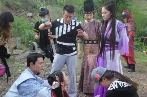 特效化妆在培训课程中会涉及哪些技术（如伤效、老年妆等）