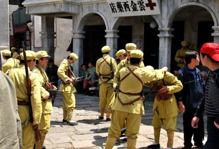 影视化妆专业要跨地区就业（如从二三线城市到一线城市）需要注意什么？