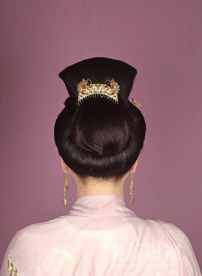 秦芳党员 唐贵妇装扮