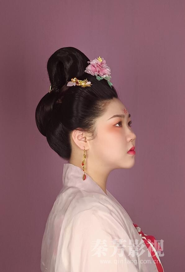 秦芳党员 唐贵妇装扮