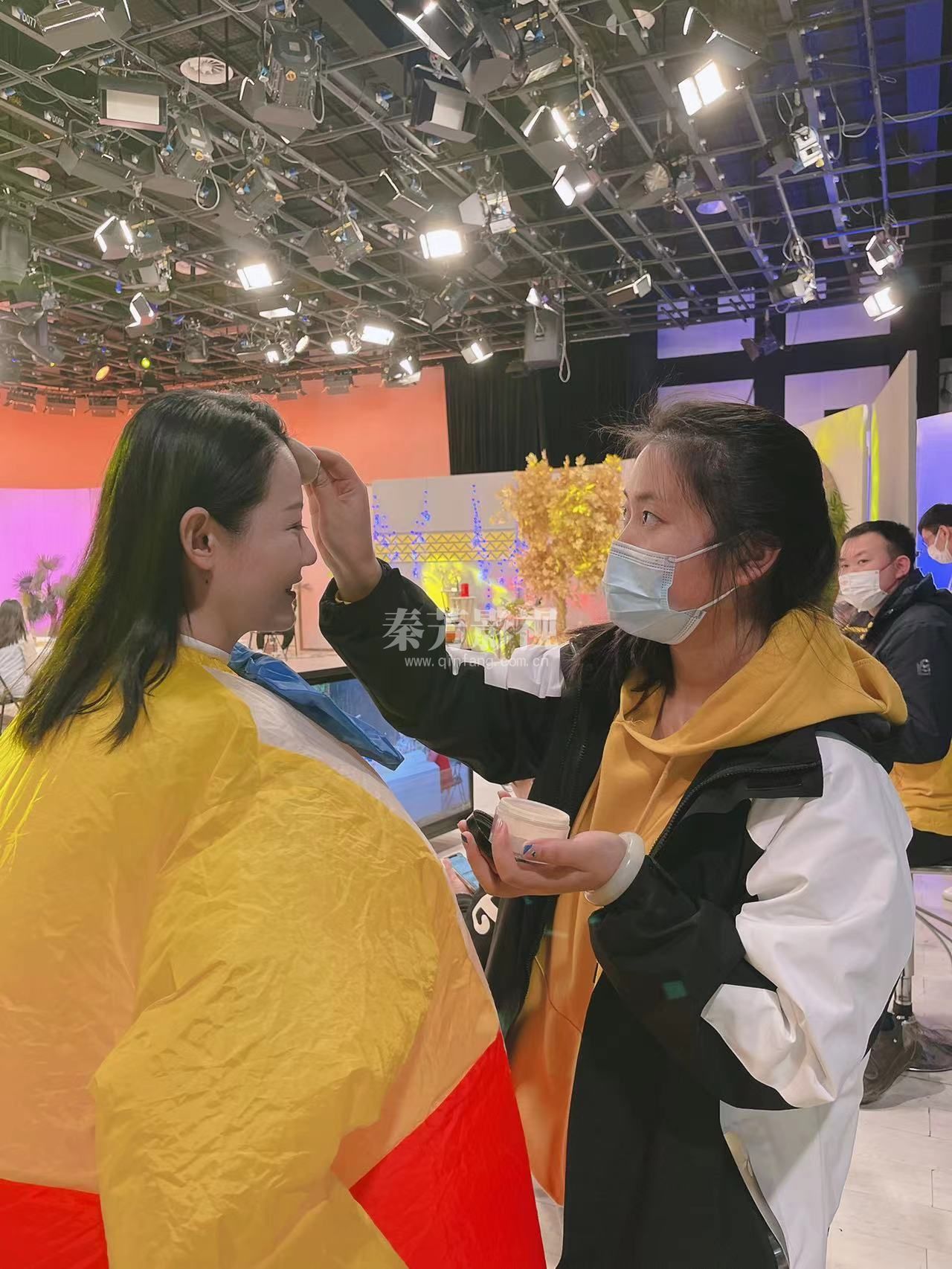 影视化妆学校可以进剧组是不是真的