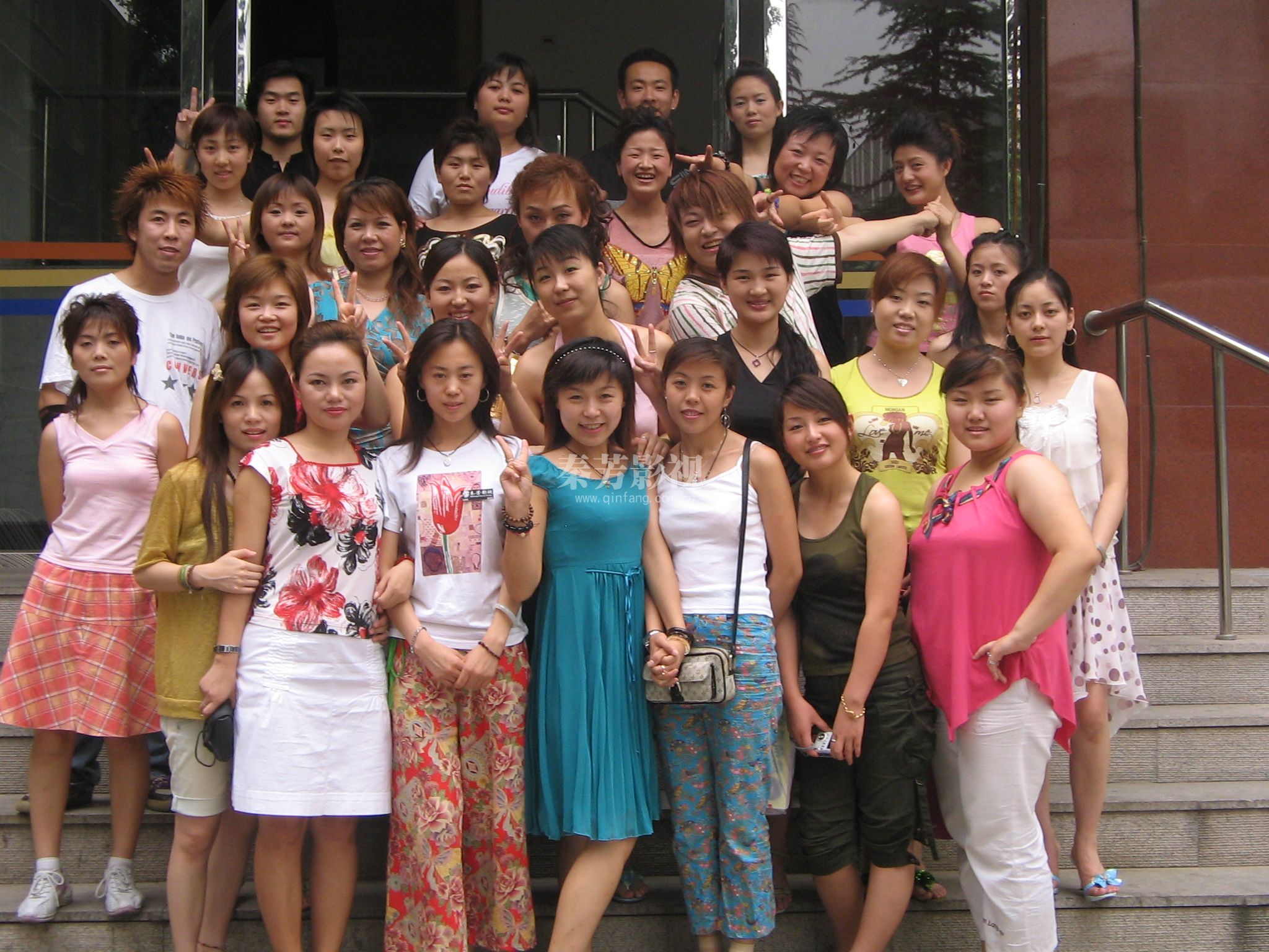 各种化妆学校收费多少是根据什么