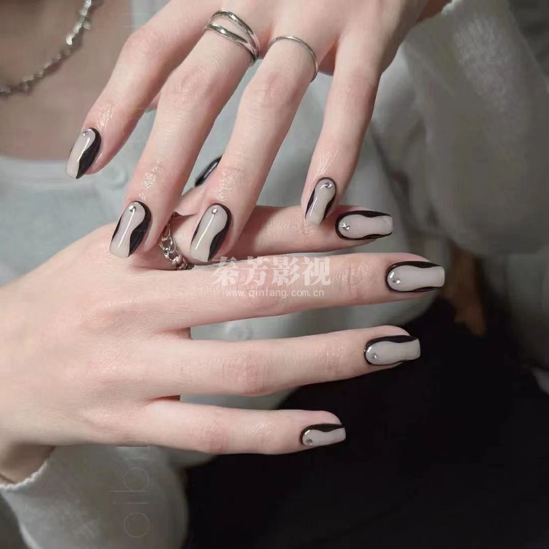 法式黑白相间豪华美甲
