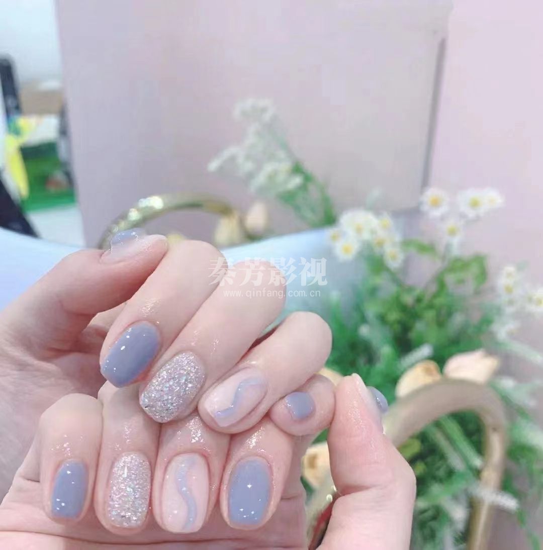 普通多色银光美甲