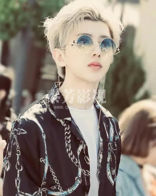 想做化妆师 猜猜未来你能挣多少工资吧