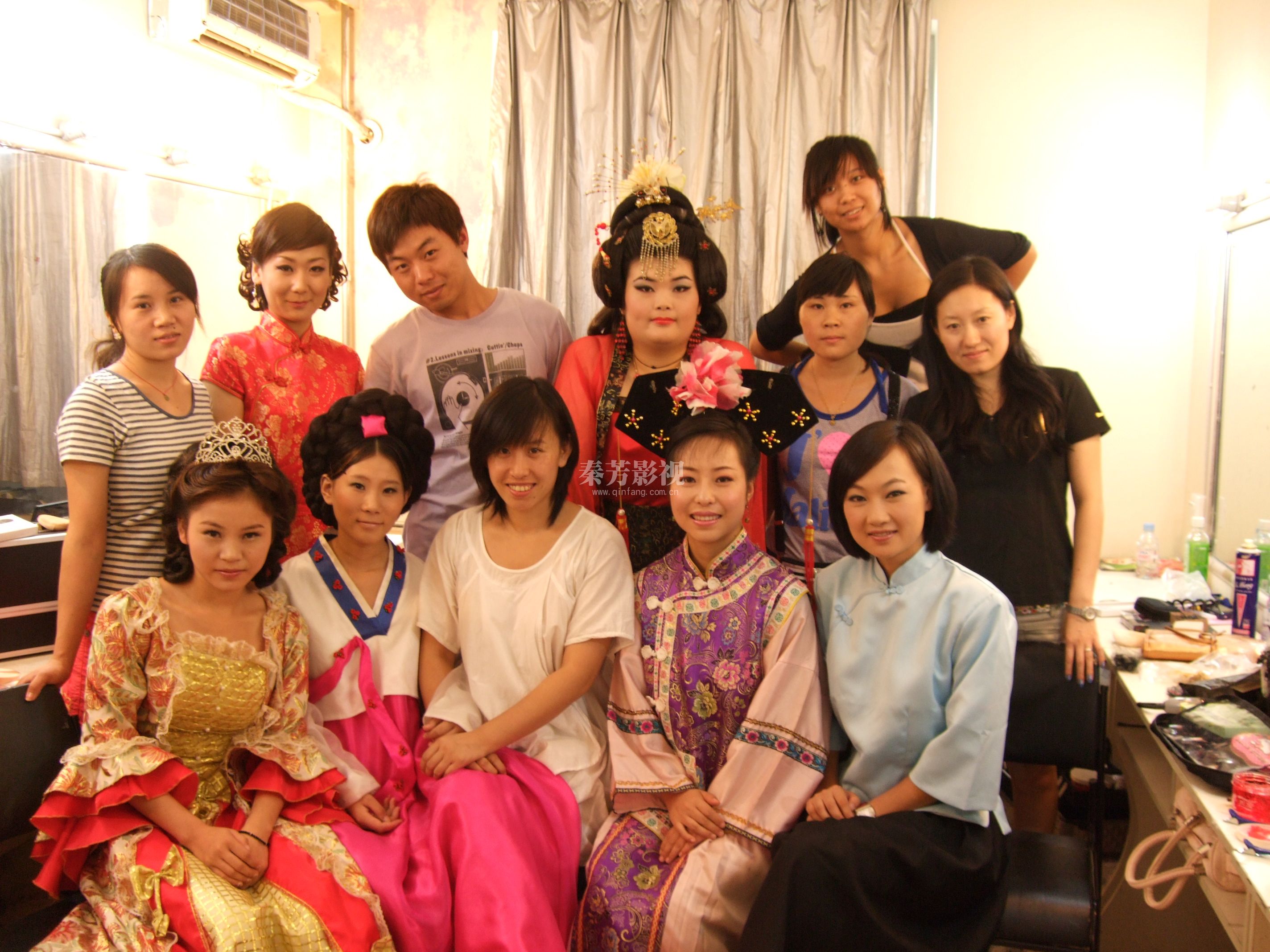 影视化妆师一天多少钱