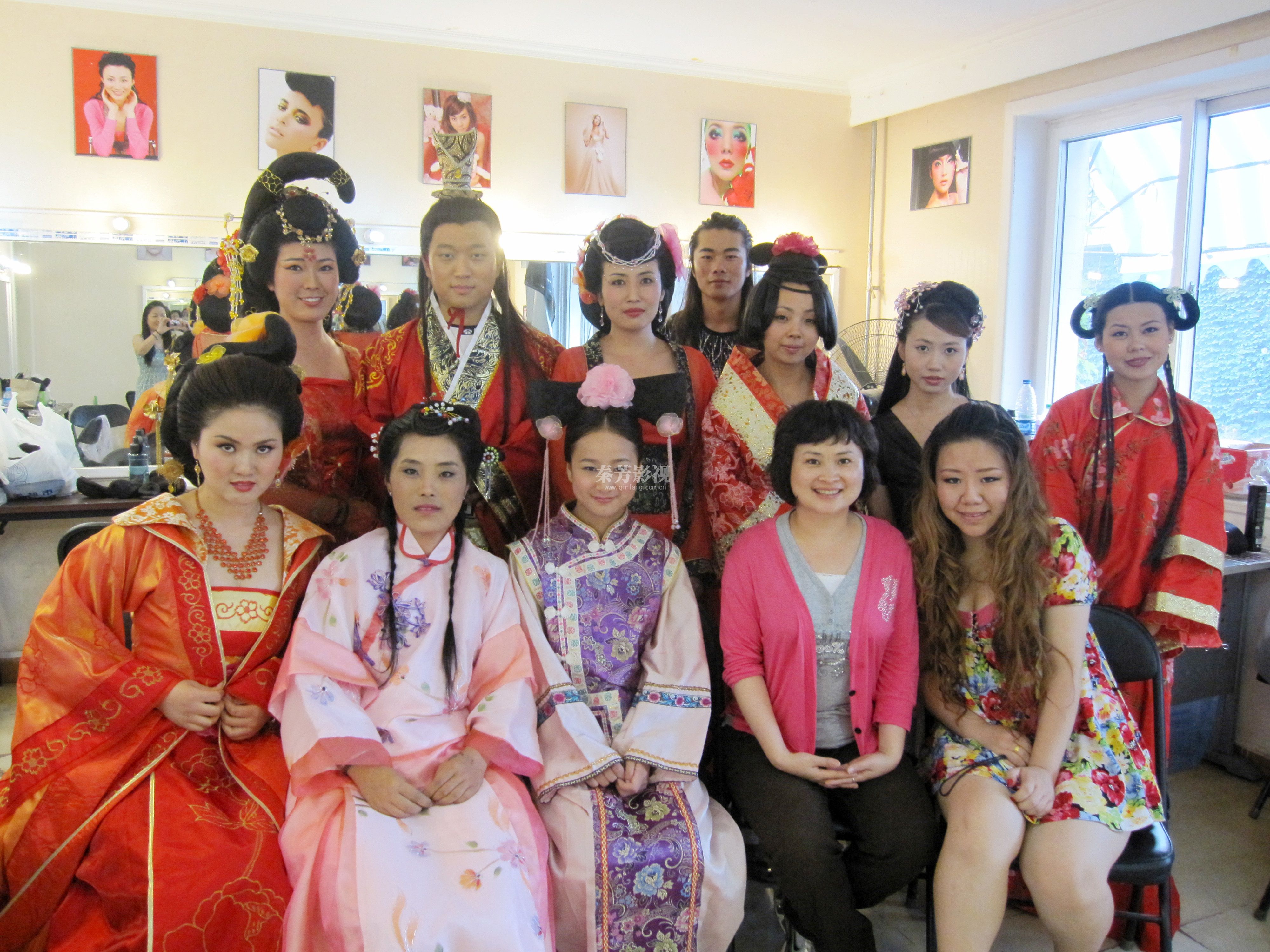 毕业班与樊老师合影