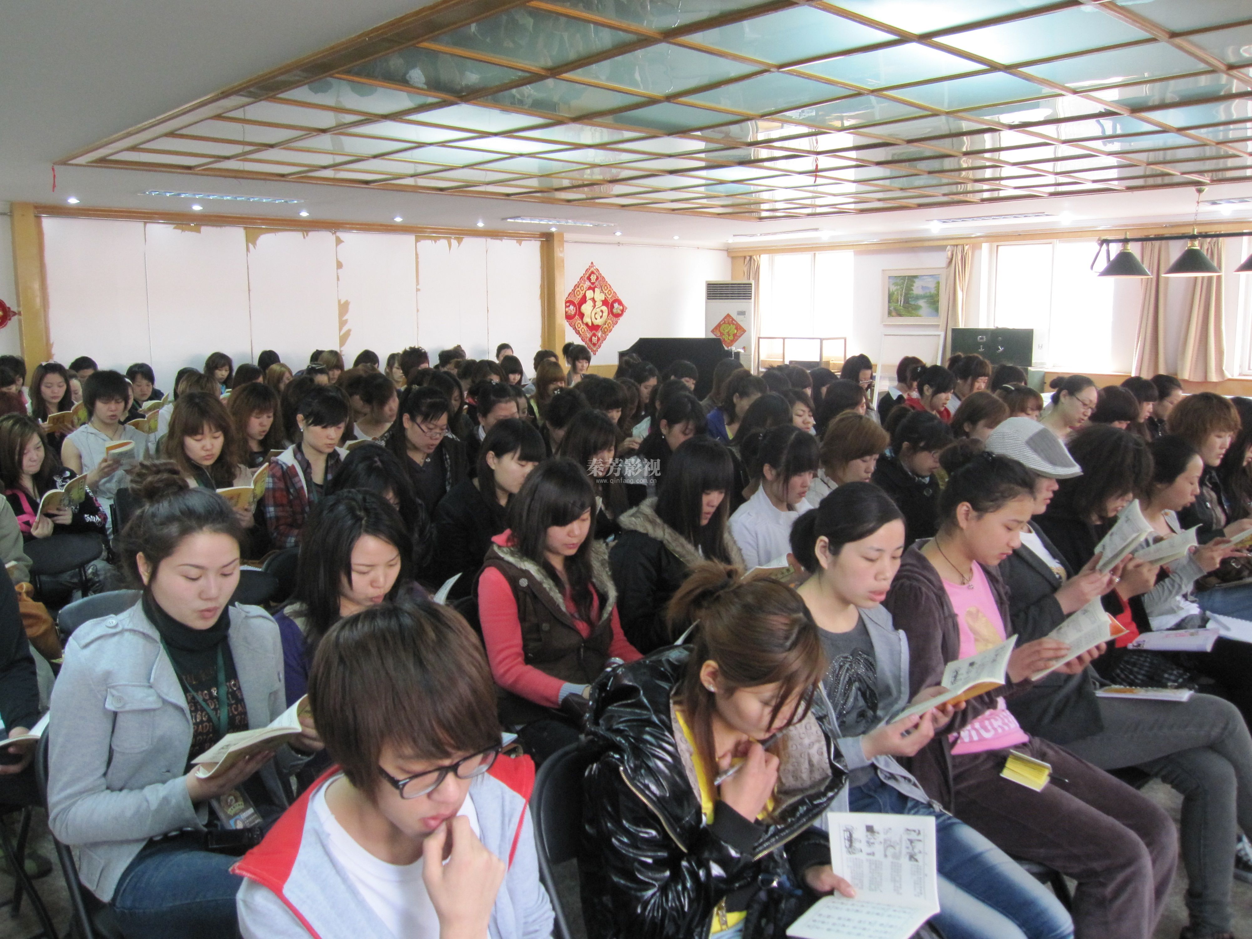 关于美甲师招聘