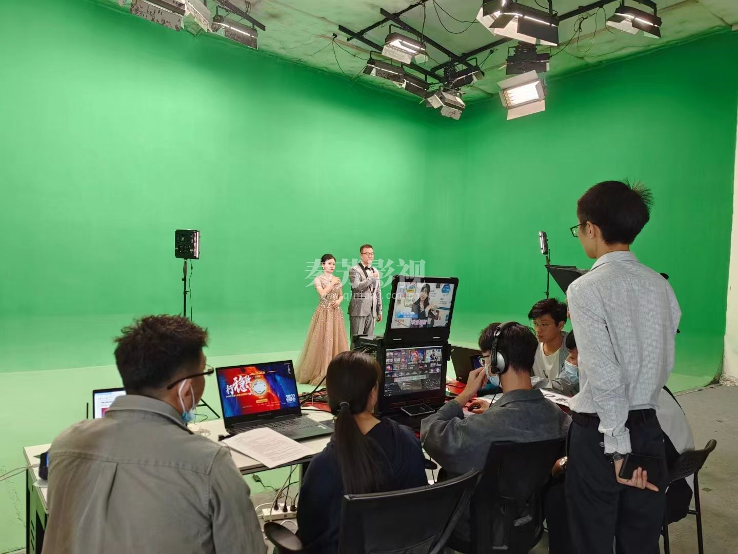 丛润洁同学参与《华泰人寿颁奖典礼.》担任造型师