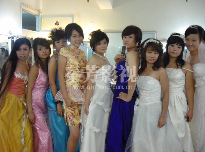 剧组化妆师多少钱一个月