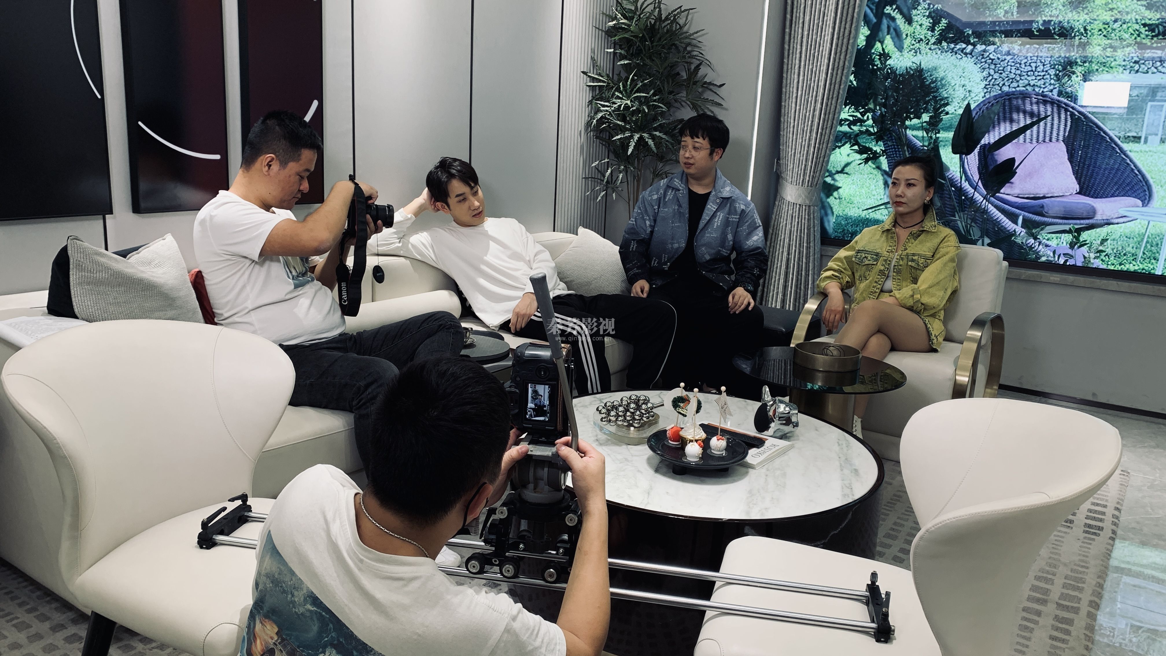 《神秘来客》  主化、同时担任部分统筹和场记的工作