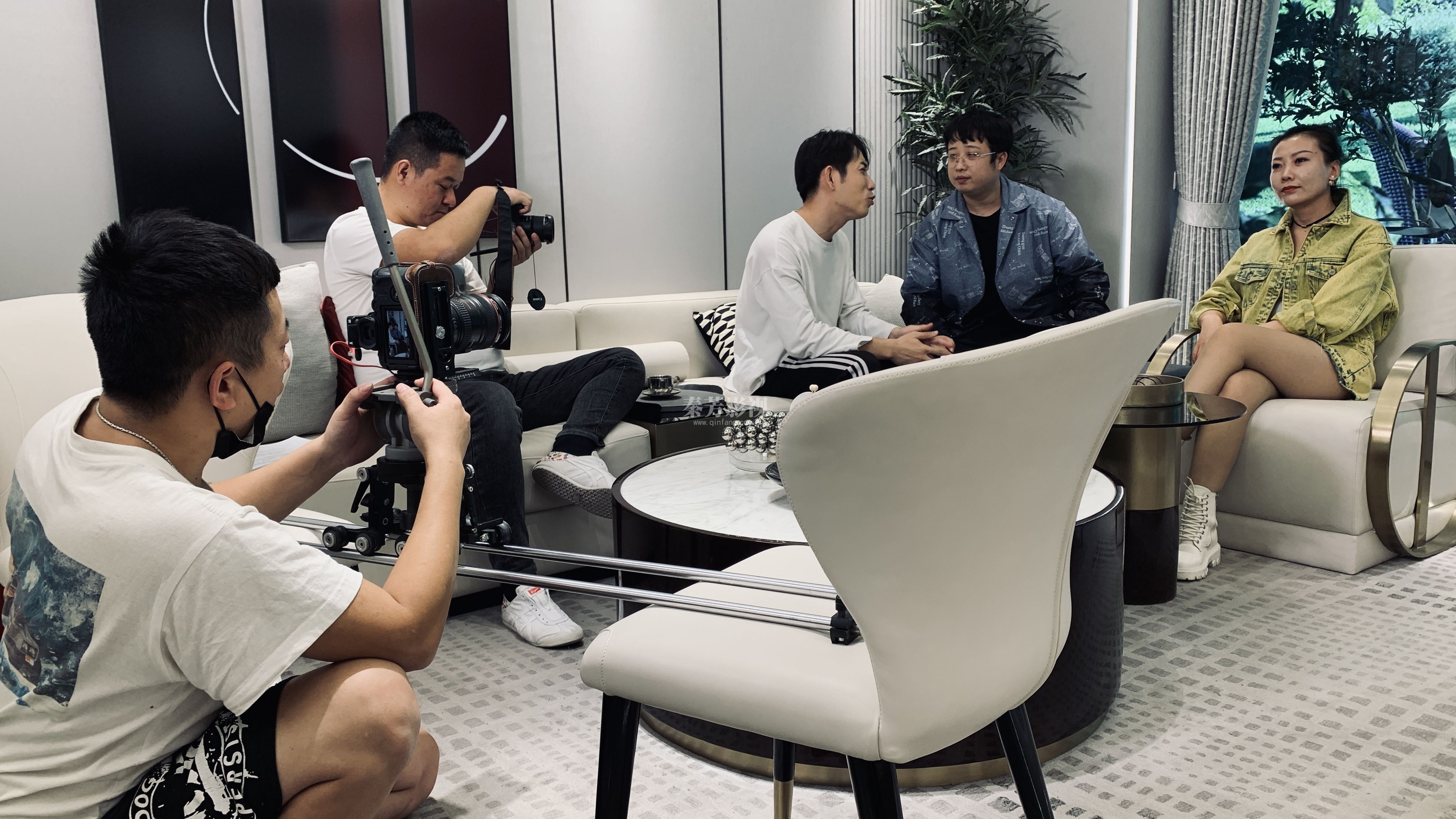 《神秘来客》  主化、同时担任部分统筹和场记的工作