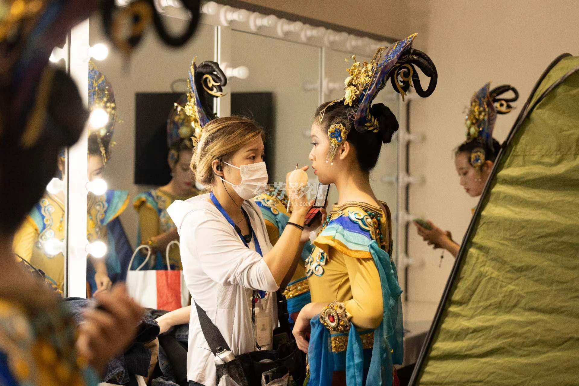 《唐宫夜宴》姜丽萍 参加化妆实习工作