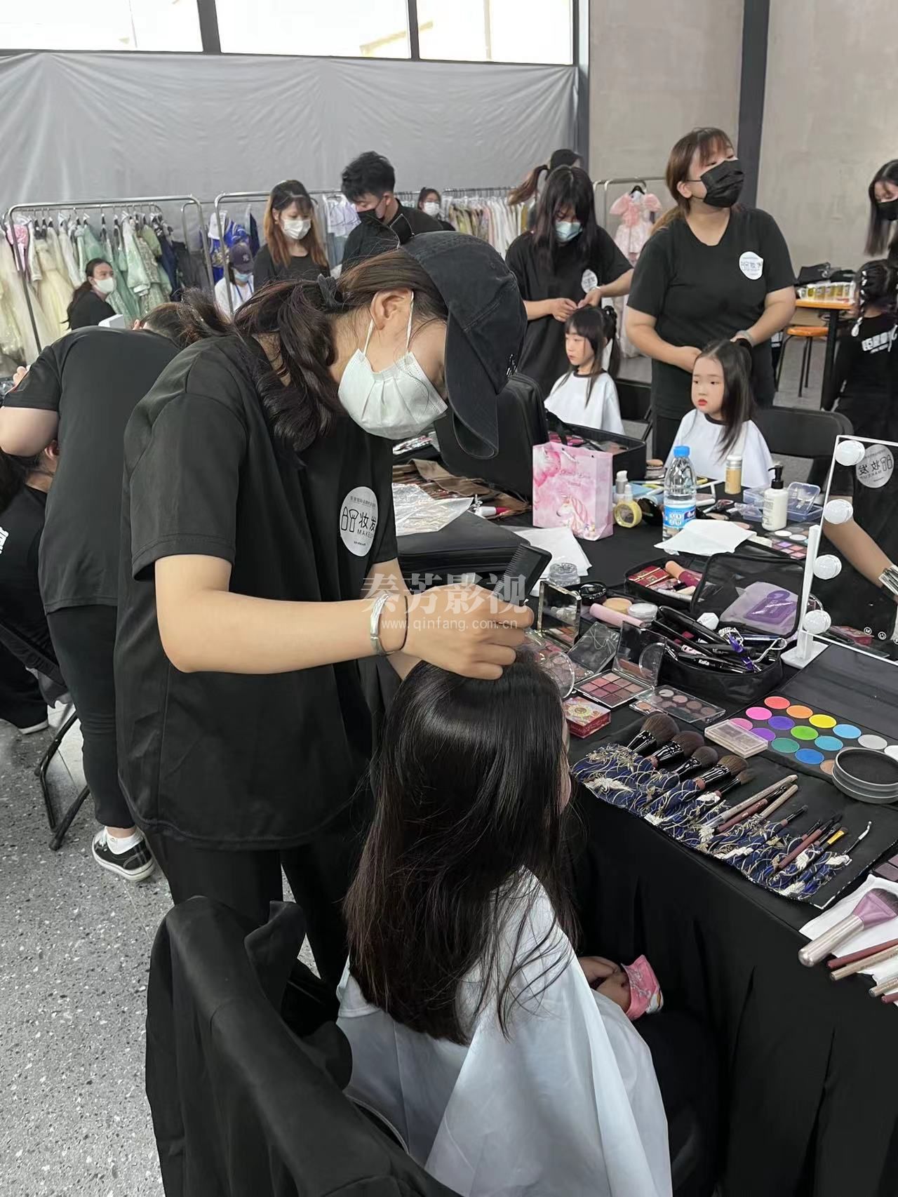 国际时装周 李一冉为化妆师