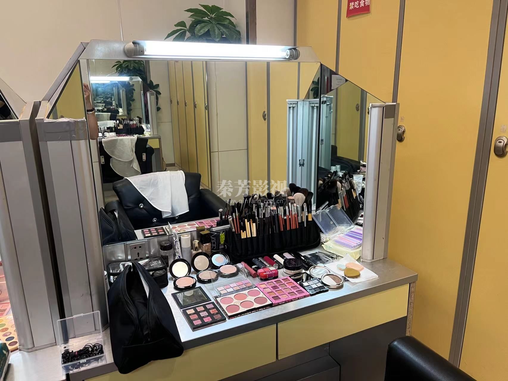 李一冉参加美好的你 化妆工作