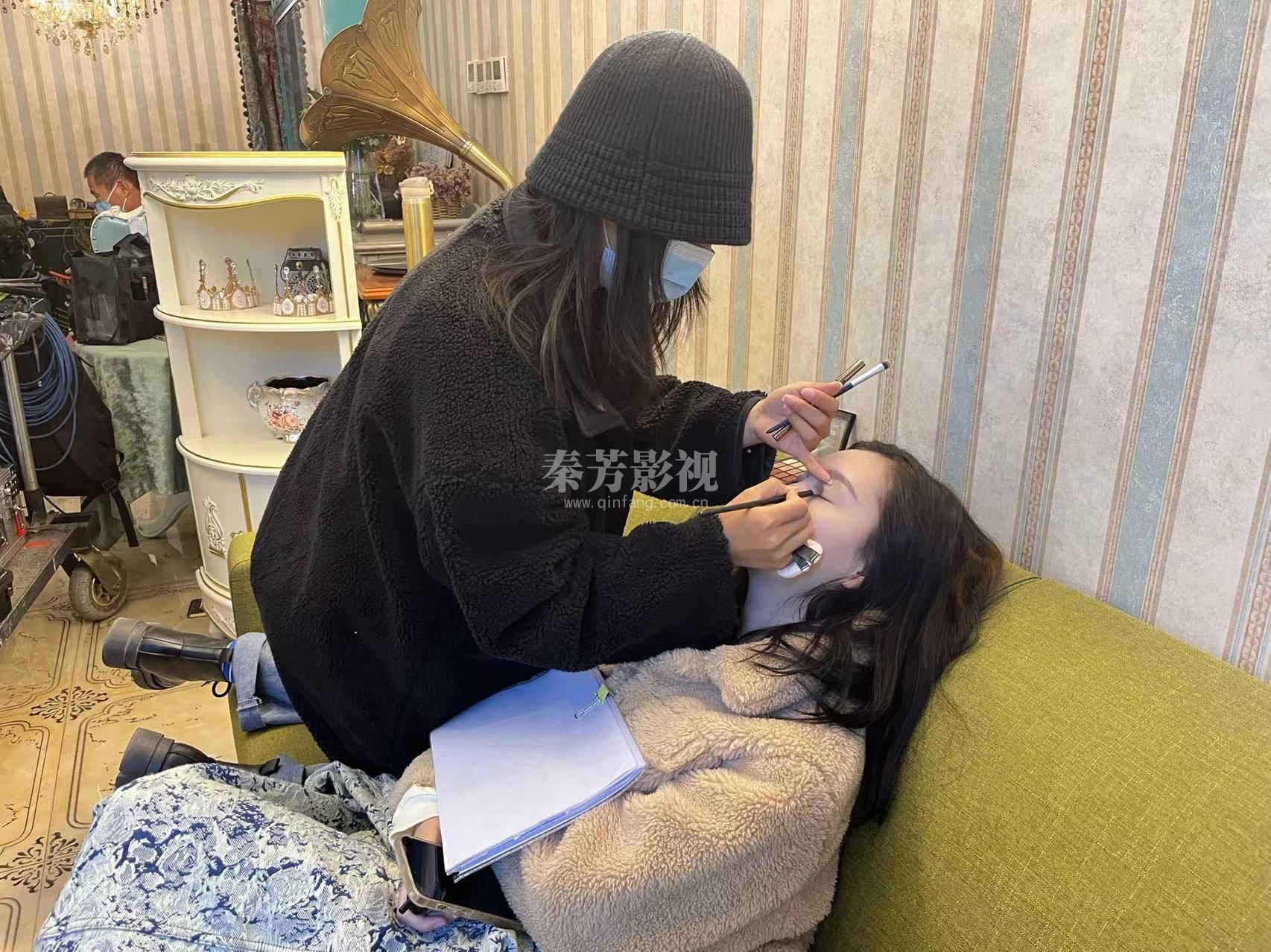 电视剧《花开烂漫时》刘佳怡担任化妆师