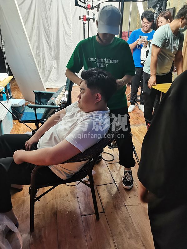 《芒针》我校皮嘉琪担任服装、化妆、梳妆的拍摄