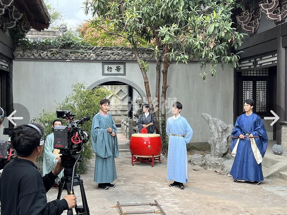 综艺邻家诗话！郑小林担任的服化二助