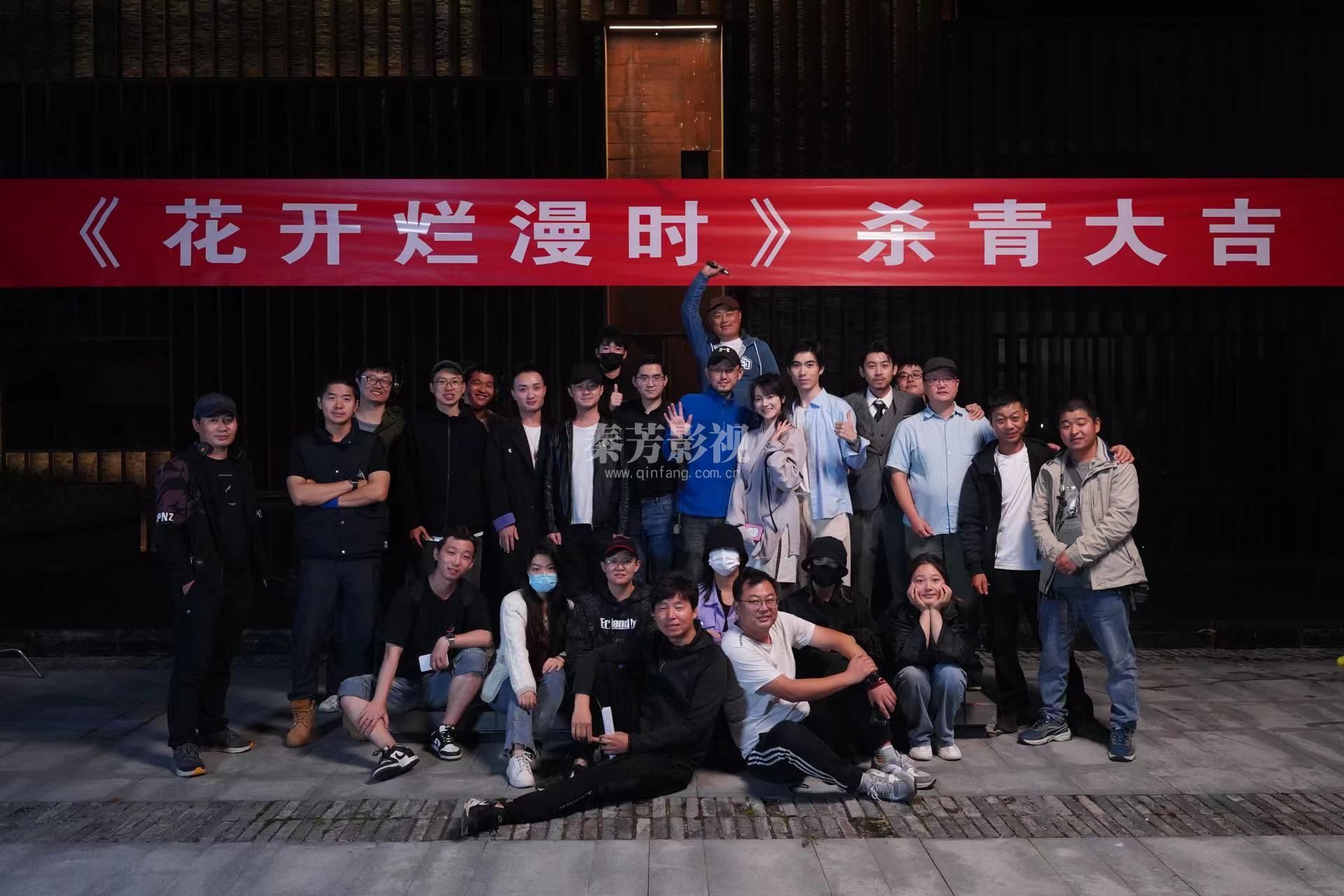 我们去给演员化了妆，怎么开发票给他们报账呢