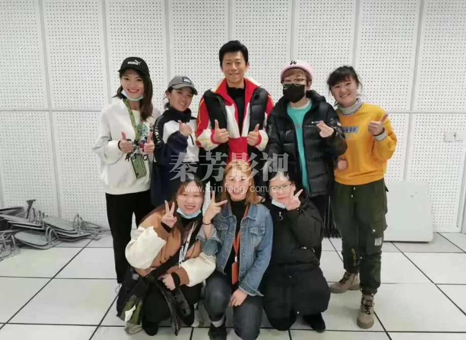 老年妆打造：皱纹、老年斑的自然化呈现技巧