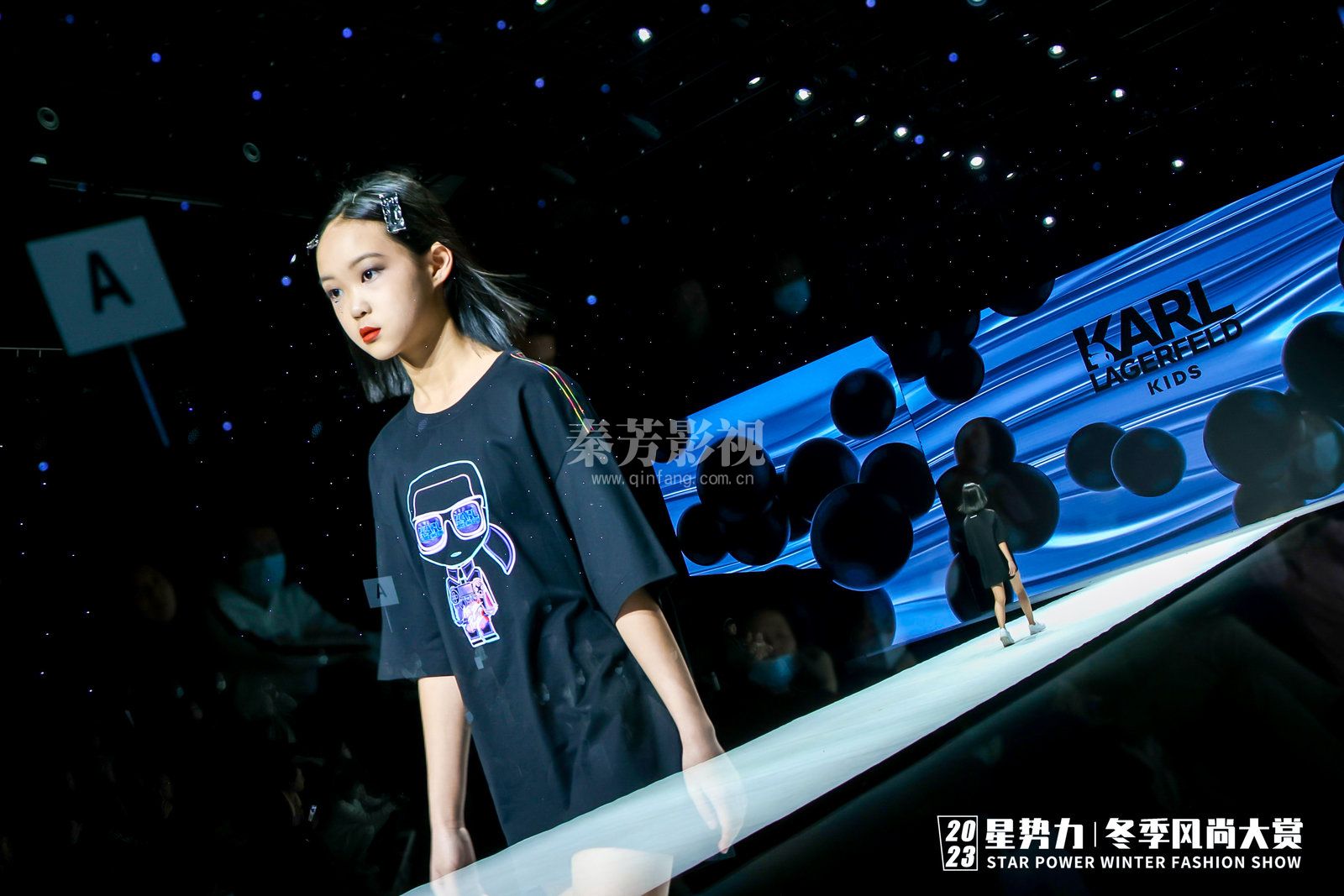 学员参加 星势力冬季风尚大赛  化妆工作