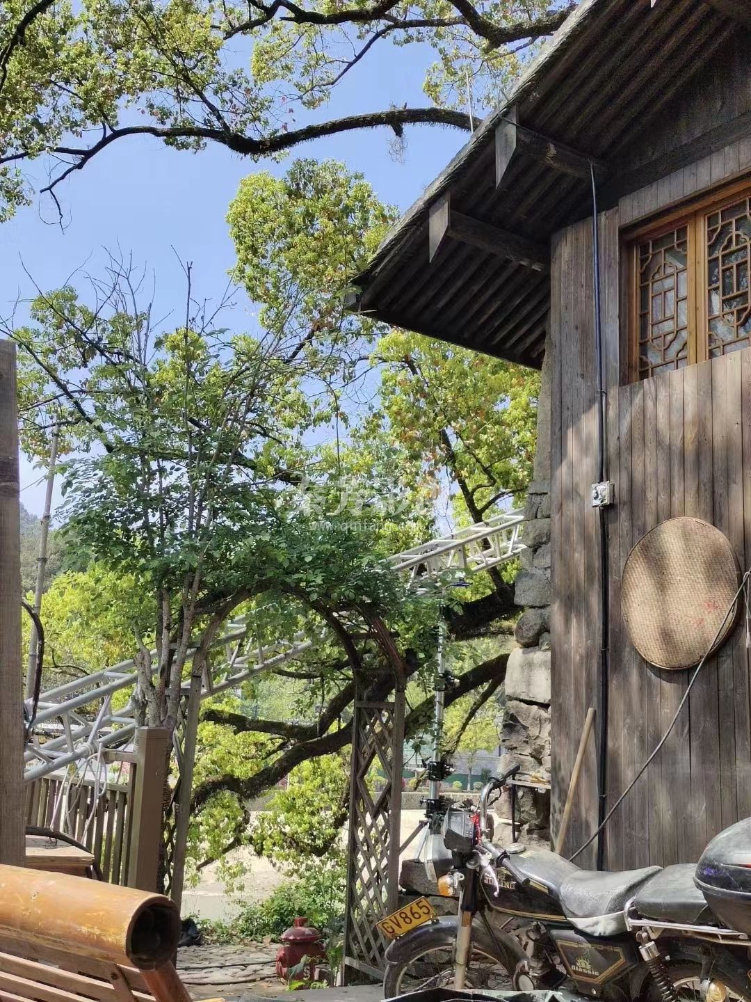 敬雅雯同学参加的新剧《桥》杀青了