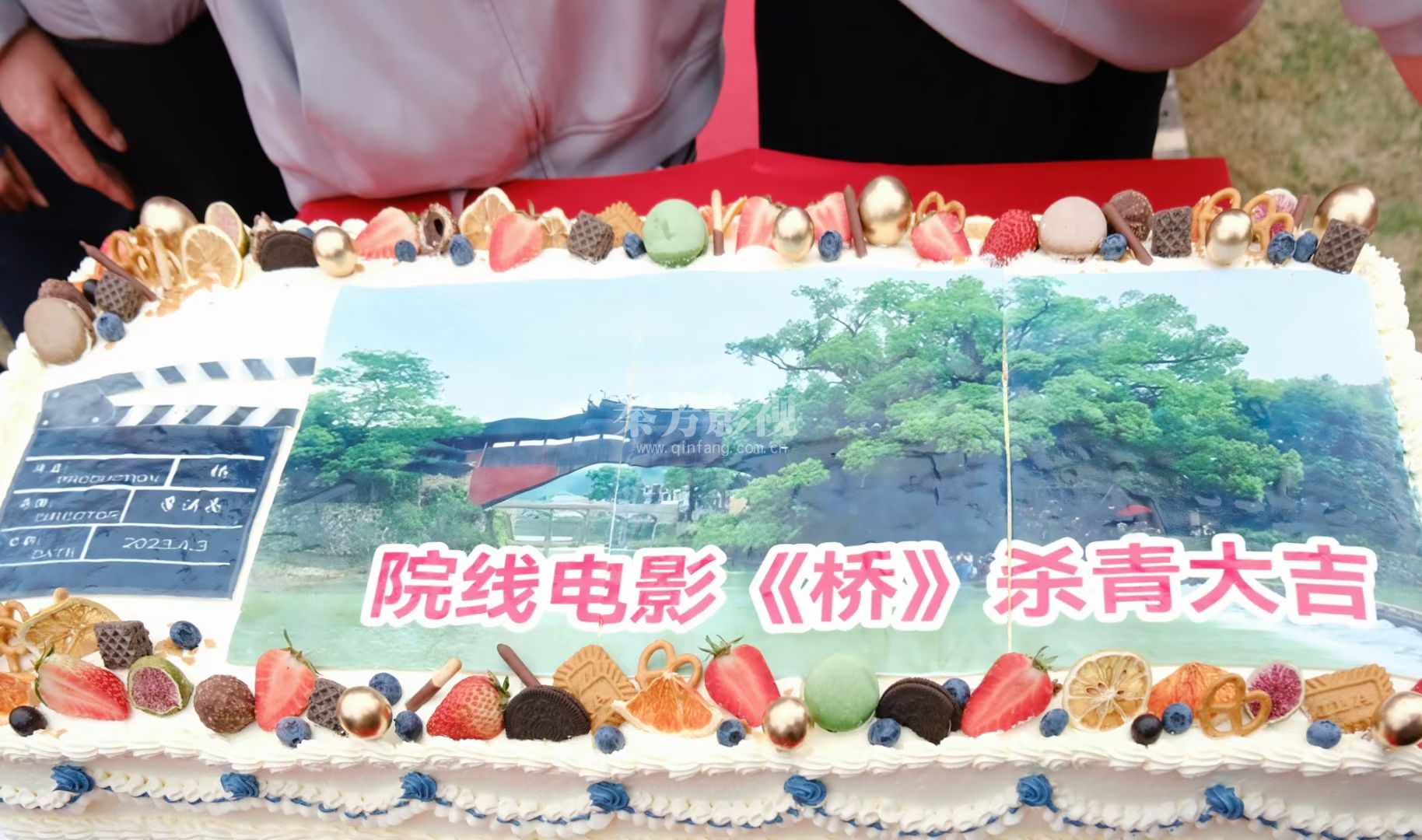 敬雅雯同学参加的新剧《桥》杀青了