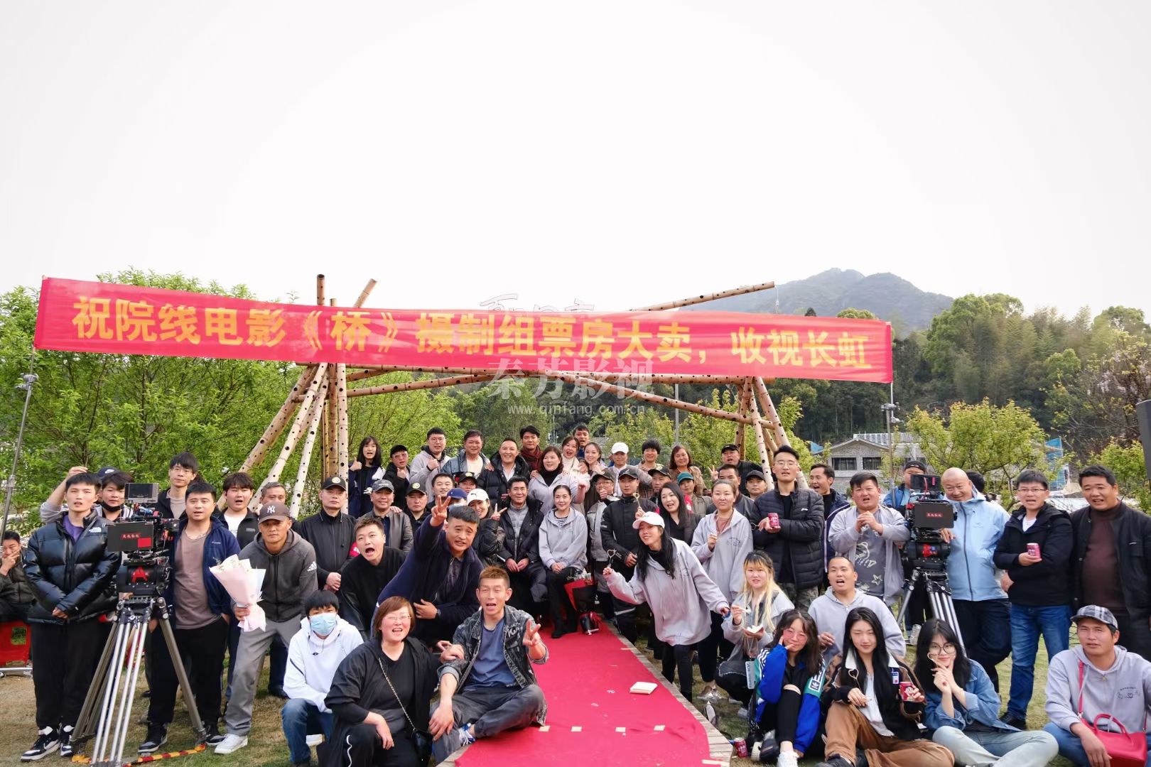 敬雅雯同学参加的新剧《桥》杀青了敬雅雯同学参加的新剧《桥》杀青了