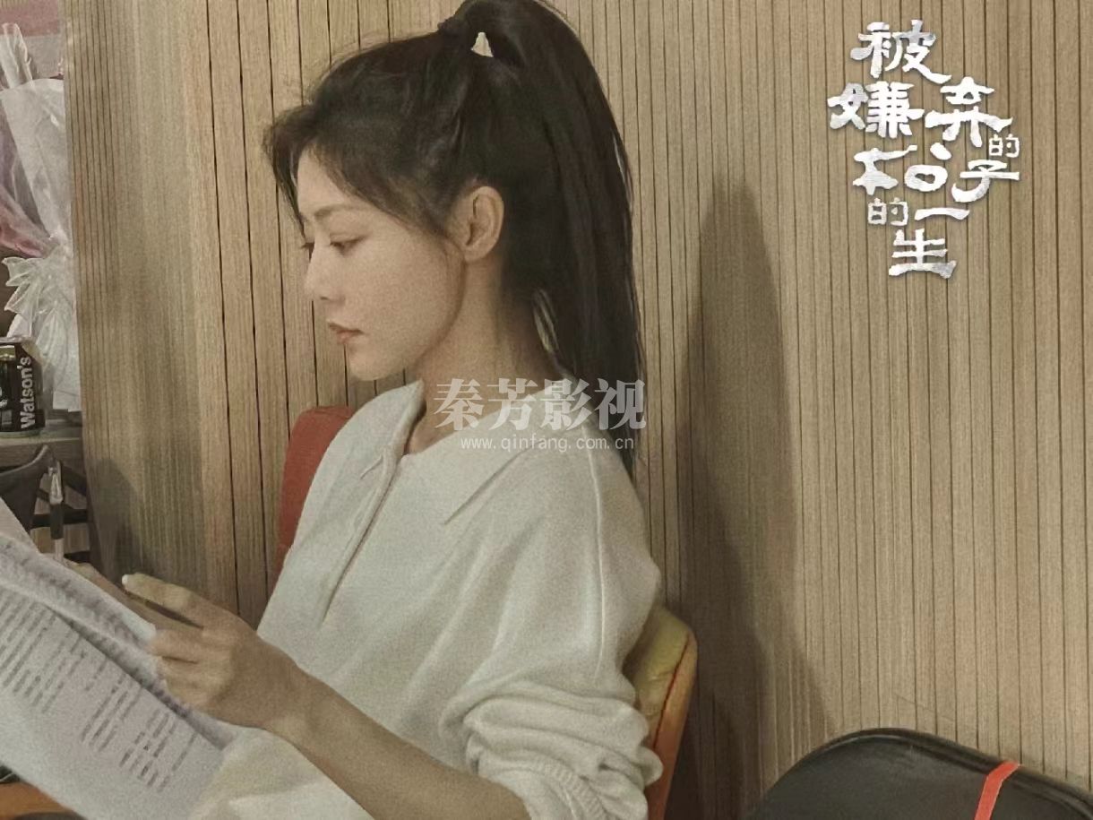 王颖同学参与邓家佳主演舞台剧《被嫌弃的松子的一生》