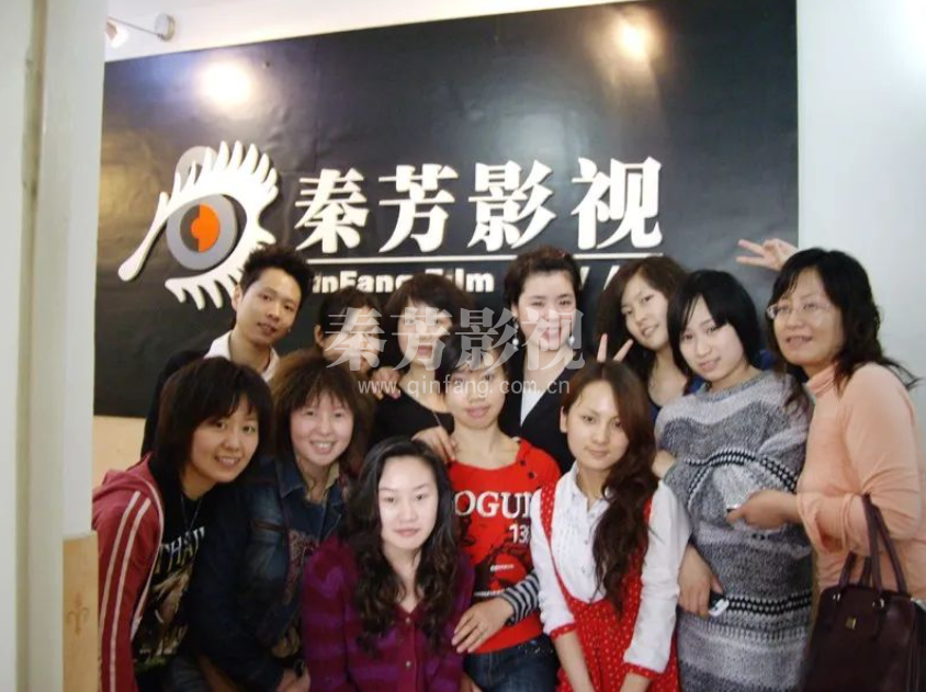 裸妆感影视化妆：自然通透风现代剧角色妆容教程