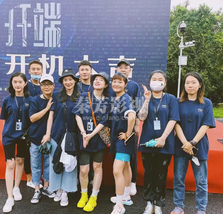 剧组化妆师事情多 长期出差难回家