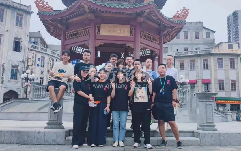 有哪些途径可以了解影视化妆学校合作企业的口碑