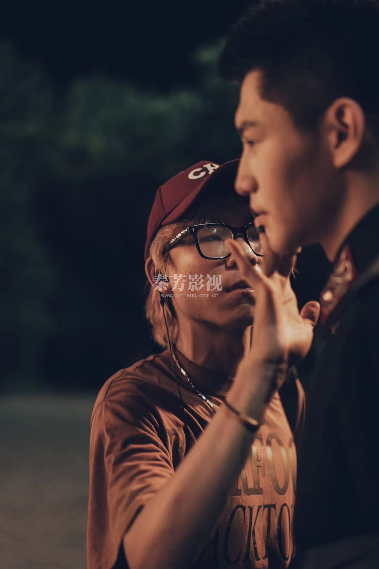 恭喜我校张富刚、牟春播、《逢君》在剧组担任化妆师、杀青