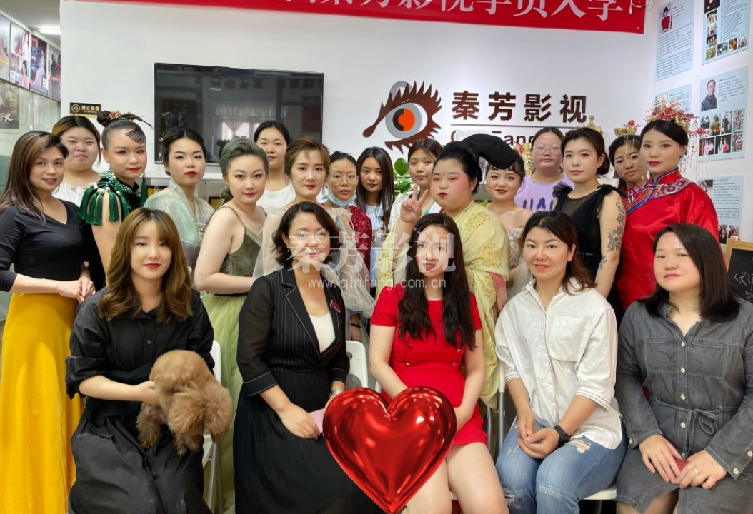 影视化妆师的就业前景和职业方向