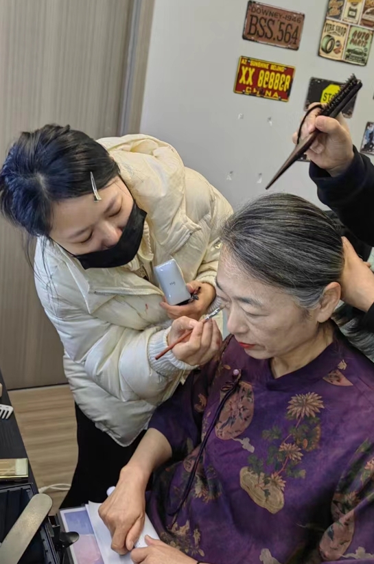 恭喜廖邵新剧组开机大吉