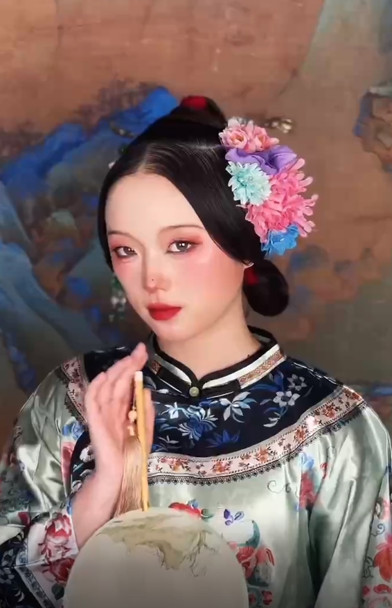 学了影视化妆 可以试试清朝装扮