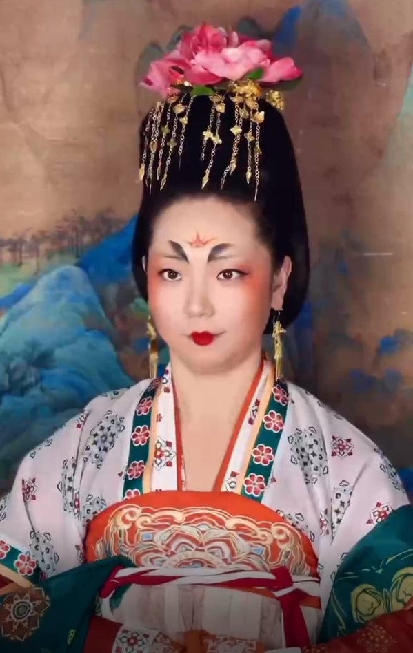 学员做的武则天唐妆