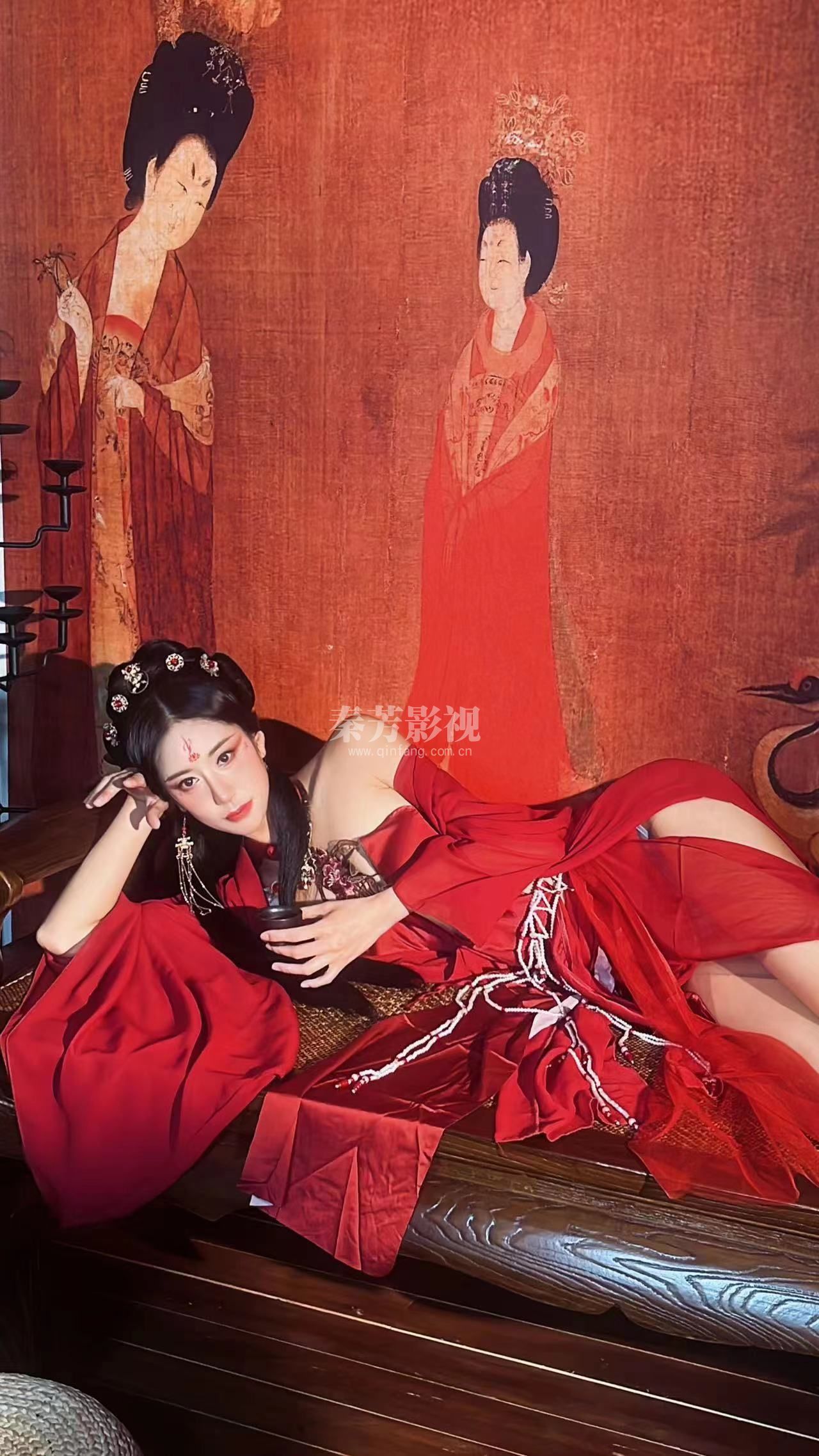 过年期间打造的红衣造型