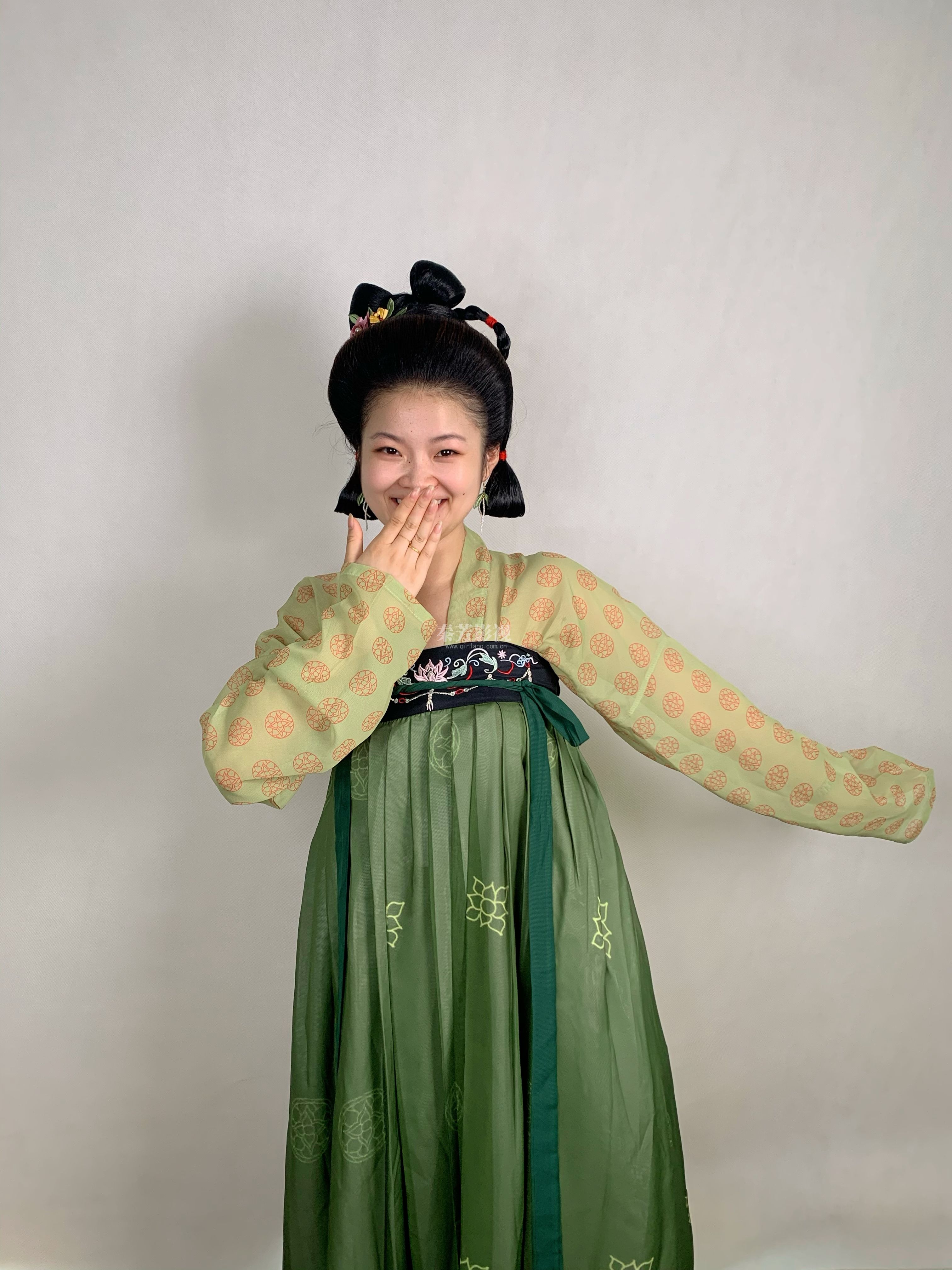  秦芳影视化妆学校多少分能上