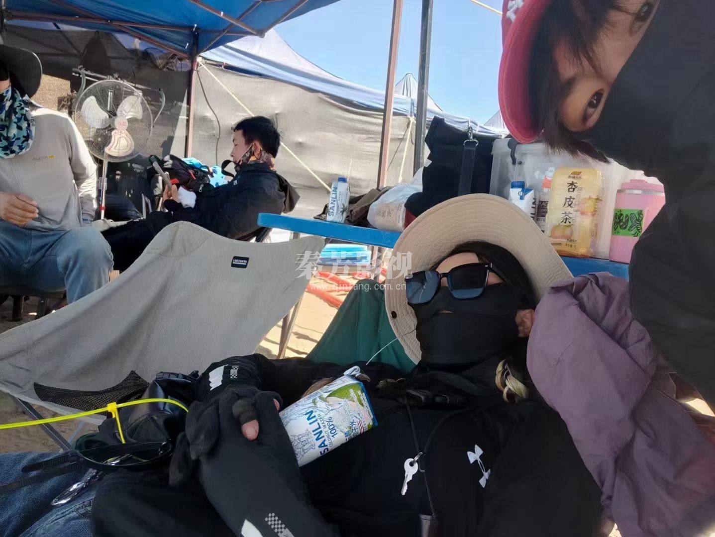 秦芳影视参加《沙海之门》拍摄