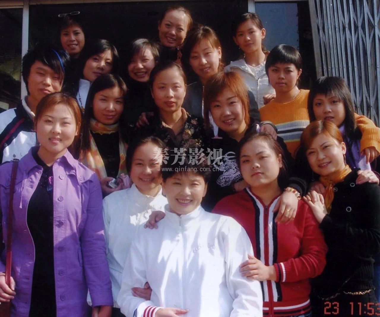 选择成为剧组化妆师：热爱与职业的交织