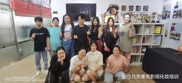  国内从事影视化妆的人数有多少