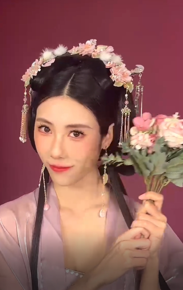 影视化妆学校学员众多 剧组缺化妆师之谜