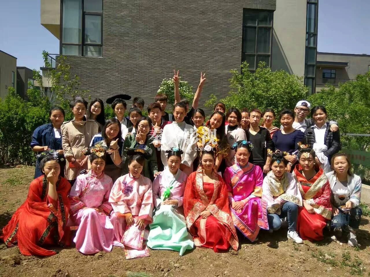 影视化妆学校学员众多  为什么还到处缺剧组化妆师