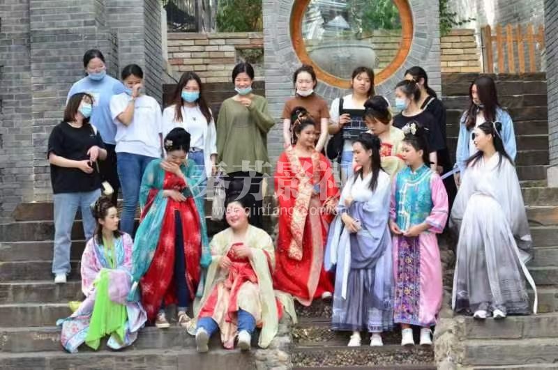 影视化妆师在长期的工作中可能会留下一些职业病