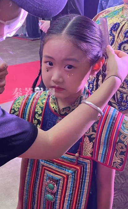 国际时装周 李一冉为化妆师