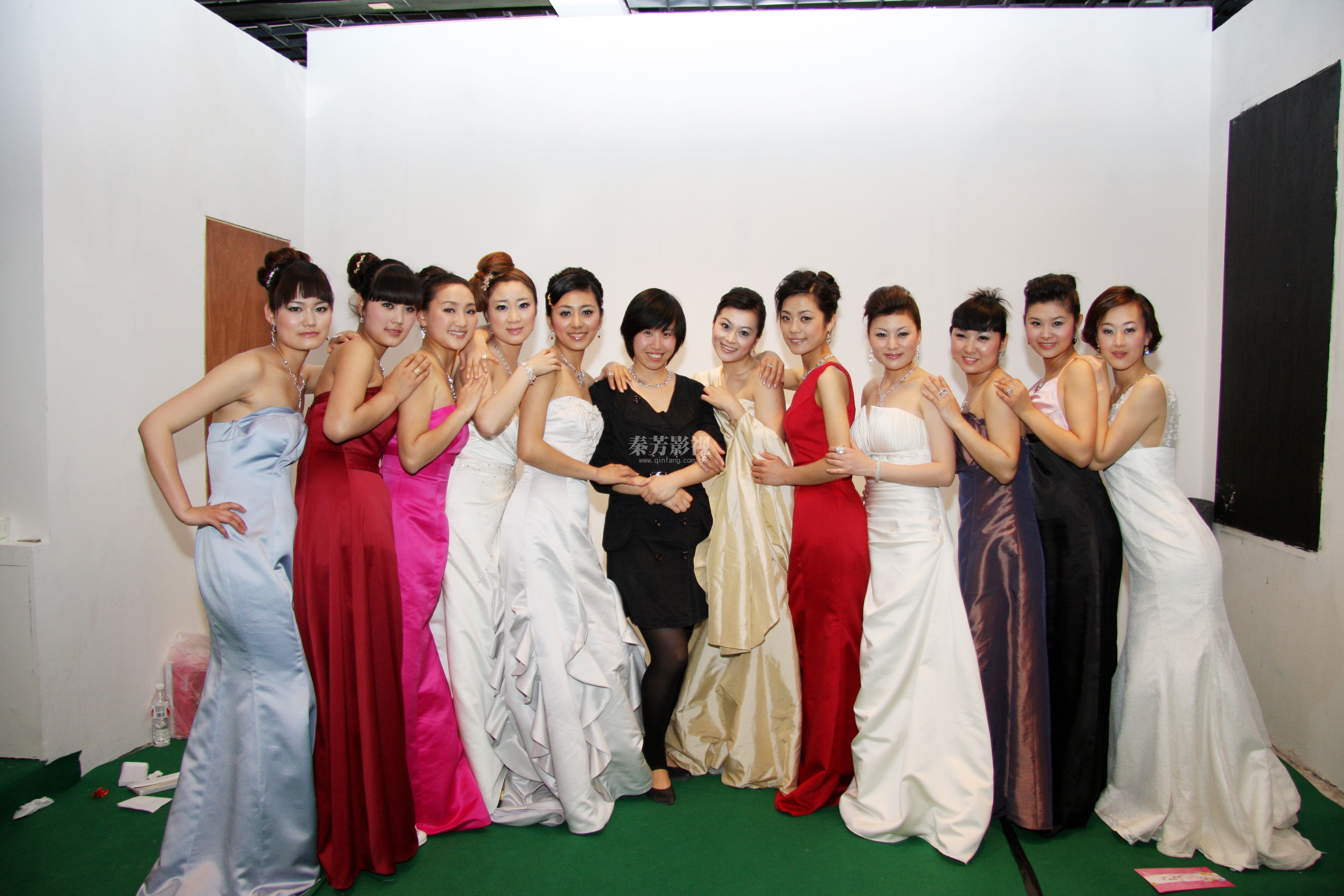 影视化妆师的工作环境和工作强度是怎样的