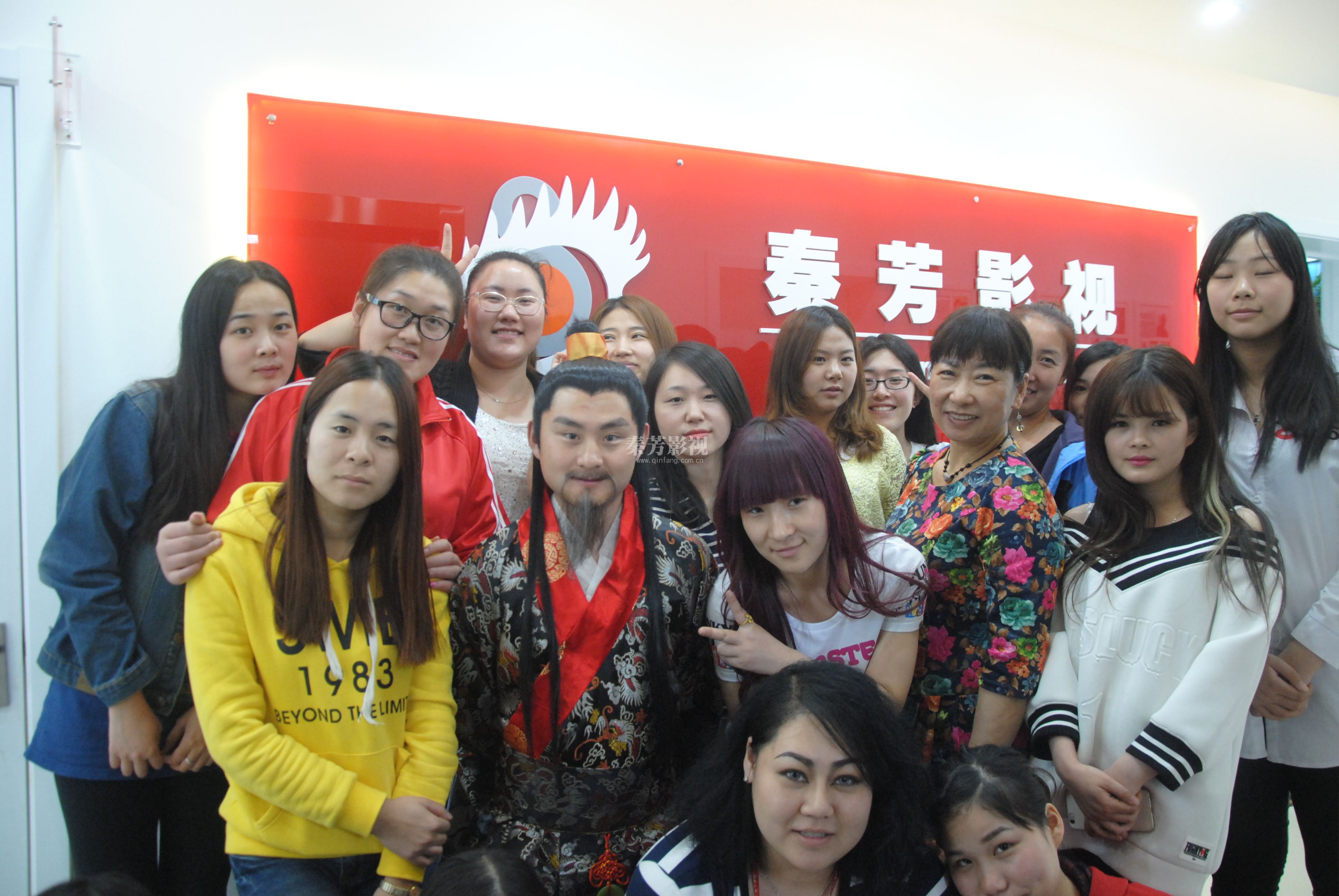 学影视化妆 网友说秦芳教的不好 那谁教的好呢